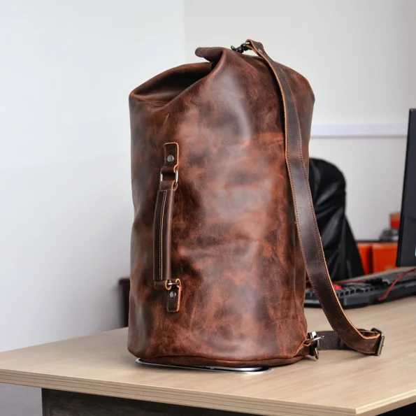 Vintage-leather-backpack-men-s-large-capacity-cylindrical-bag-outdoor-travel-backpack-mountaineering-bag.webp